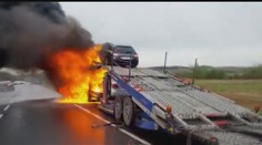 Na Kladensku hořel náklad osobních aut, škoda dosáhla čtyř milionů korun