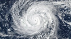 Meteorologové varují před monstrem páté kategorie. Supertajfun Sinlaku začíná řádit