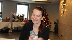 Matka malého děvčátka je nezvěstná už 8 měsíců! Manžel obchází kláštery