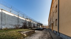 Perné ráno ve Valdicích. Z přísně hlídané věznice se pokusil utéct trestanec