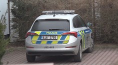 Muž na Vysočině střílel na policejní auta. Poničil i rodinný dům