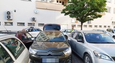 Pardubičtí strážníci "hacknuli" auto, které zablokovali ostatní řidiči