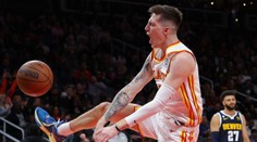 Krejčí začíná v Atlantě více hrát. V noci předvedl i luxusní smeč