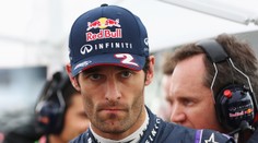 V Sepangu stál Webberovi v cestě Vettel. Teď ho zastavila KOALA