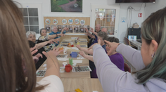 Neobvyklý boj s nedoslýchavostí. Domov pro seniory učí klienty odezírat ze rtů