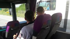 Policejní autobus v akci: Kamioňáci mají nohy nahoře a sledují videa