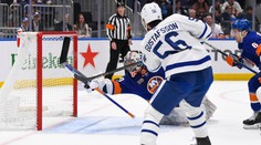 Sorokin neuvěřitelným zákrokem hokejkou nastartoval Islanders k obratu
