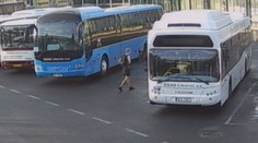 Mladík ukradl z nádraží autobus! Nevěděl, jak řadit, zničil motor