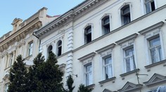 V pražské Bubenči hořel byt. Dva lidé se při požáru zranili