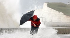 Na Británii se žene apokalyptická bouře! Bude mít sílu hurikánu