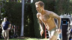 Polonahý Beckham točí reklamu na spodní prádlo. Tak sexy prý ještě nikdy nebyl!