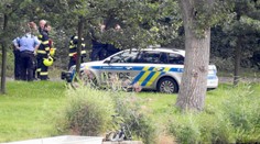 Záhada na břehu rybníka. Nejprve se našel invalidní vozík, pak mrtvola muže