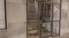 Policie v Ostravě dopadla vandala. Měl rozbíjet výlohy a dveře