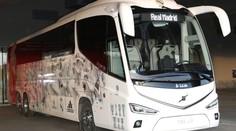 Obleky a hurá do Česka! Na Real čekal na letišti luxusní autobus