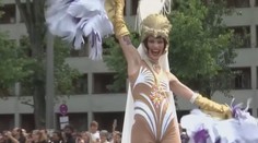 V Berlíně se promenádovaly barevné průvody v rámci Karnevalu kultur