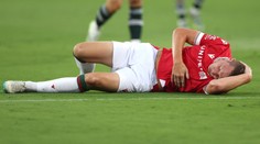 Manchester prohrál s týmem ze 4. ligy. Navíc poslal lídra soupeře do nemocnice