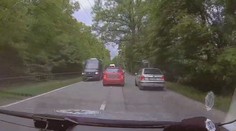 Divoká honička na Pardubicku. Policisté naháněli auto, vytáhli i zbraň
