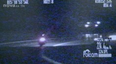Motorkář se řítil po dálnici 240 km/h! Jste fakt dobří, řekl policistům, kteří ho chytli