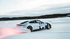Porsche má nový rekord. Taycan driftoval na ledové dráze přes 17 kilometrů v kuse