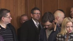 Ku*va, tohle je demokracie?! Vyřvával u soudu fiktivní milenec Kočí