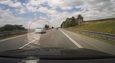 Utajená dálniční hlídka v akci. Piráti ji po D2 pořádně prohnali, letěli přes 200 km/h