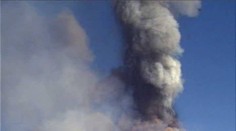 SLEDUJTE ŽIVĚ: Etna se probudila! Chrlí lávu, popel a dým