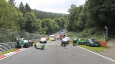 VIDEO: Na olejové skvrně havarovalo na Nordschelife 10 aut