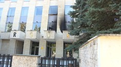 Policie obvinila muže, který se přiznal k útoku na Ruský dům. Hrozí mu osm let vězení