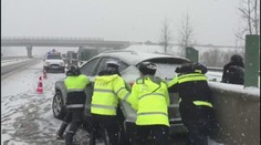 VIDEO: Číňané bojují s nečekanou sněhovou nadílkou
