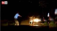 VIDEO:&nbsp; Zfetovaní mladíci ujížděli v kradeném autě dvoustovkou
