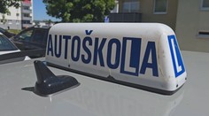 Učitel autoškoly se při výuce měl snažit přejet expřítelkyni. Dva roky učit nebude