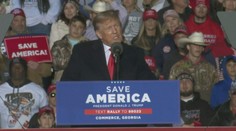 Trump se dopustil zločinu, když burcoval dav k útoku na Kapitol, tvrdí soudce