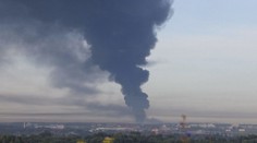 Ukrajina masivně zaútočila na Rusko. Moskvou se valí černý kouř