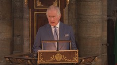 Král Karel III. překvapil. Na svou korunovaci pozval historického nepřítele