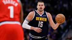 Hvězdný Jokič nasázel triple-double. Denver ale ztratil domácí zápas