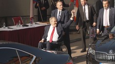 Prezident Zeman se do důchodu nechystá. Chce být k dispozici lidem