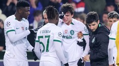 Katastrofální poločas obránce v LM. Dal si vlastní gól, po děsivém zranění střídal