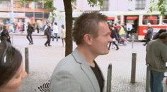 Pojišťovák dostal za klamání lidí pokutu 6 milionů. Nezastavilo ho to!