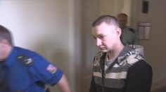 Mladík měl ubodat bezdomovce, tělo schoval v hromadě odpadků