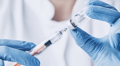 Firma pozastavila testování nadějné vakcíny. Účastník měl problémy