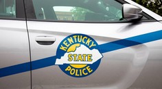 Policie v Kentucky pátrá po střelci, který pálil po autech na dálnici. Postřelil několik lidí