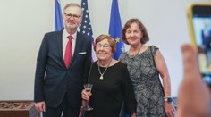Petr Fiala udělil v USA dceři Milady Horákové medaili Karla Kramáře