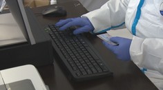 Chyba! Stovky lidí dostaly SMS s výsledky covid testů už podruhé