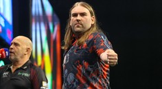 Na Grand Slam of Darts rychle prohrál Wright. Searle předvedl dokonalý obrat