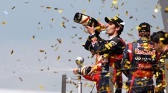 Webber si v závěru vyšlápl na Alonsa a ovládl VC Velké Británie