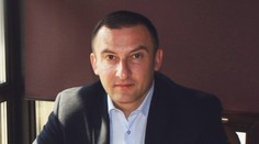 Střelci zaútočili na auto poslance! Zasáhli jeho tříletého syna, zemřel
