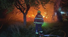 V Německu kvůli bouři nouzově přistálo letadlo. Hasiči v Česku řešili stovky událostí