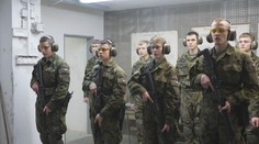 Z pušek střílí už prváci. Přispat si vůbec nehrozí, řekla studentka vojenské školy