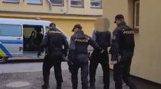 Muži na Svitavsku měli umučit svého známého. Brutalitou zaskočili i policii
