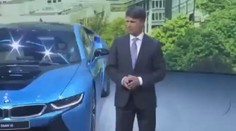 Šok na autosalonu: Šéf BMW zkolaboval přímo na pódiu! VIDEO